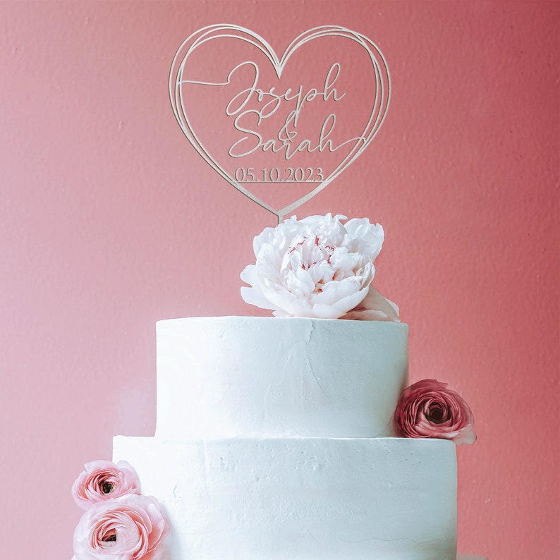 Wedding cake topper with a heart and a date, Personalized cake topper in a heart shape, Multiple colors available Silver