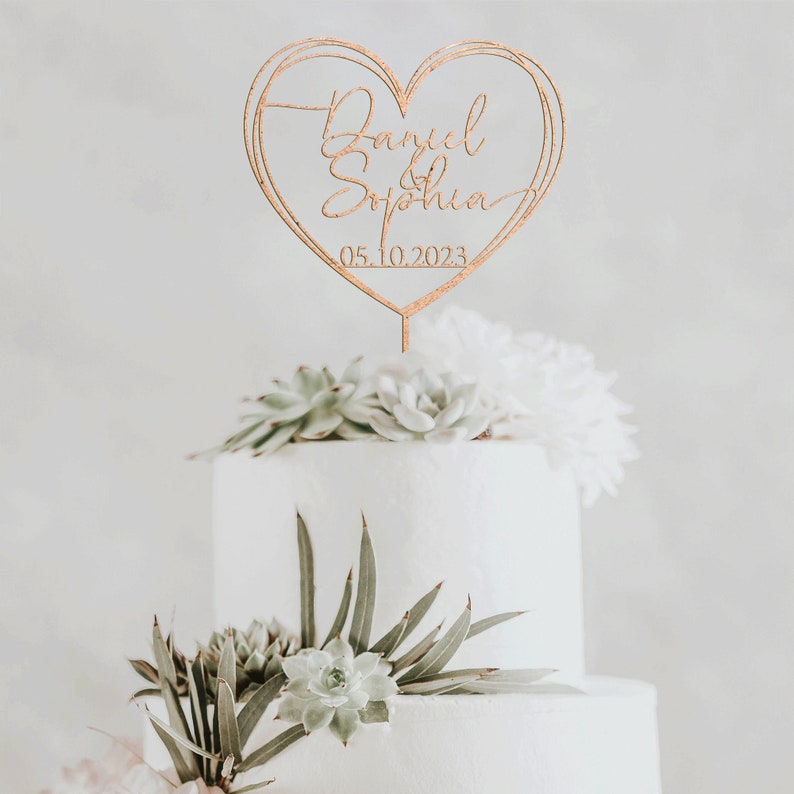 Wedding cake topper with a heart and a date, Personalized cake topper in a heart shape, Multiple colors available Wood