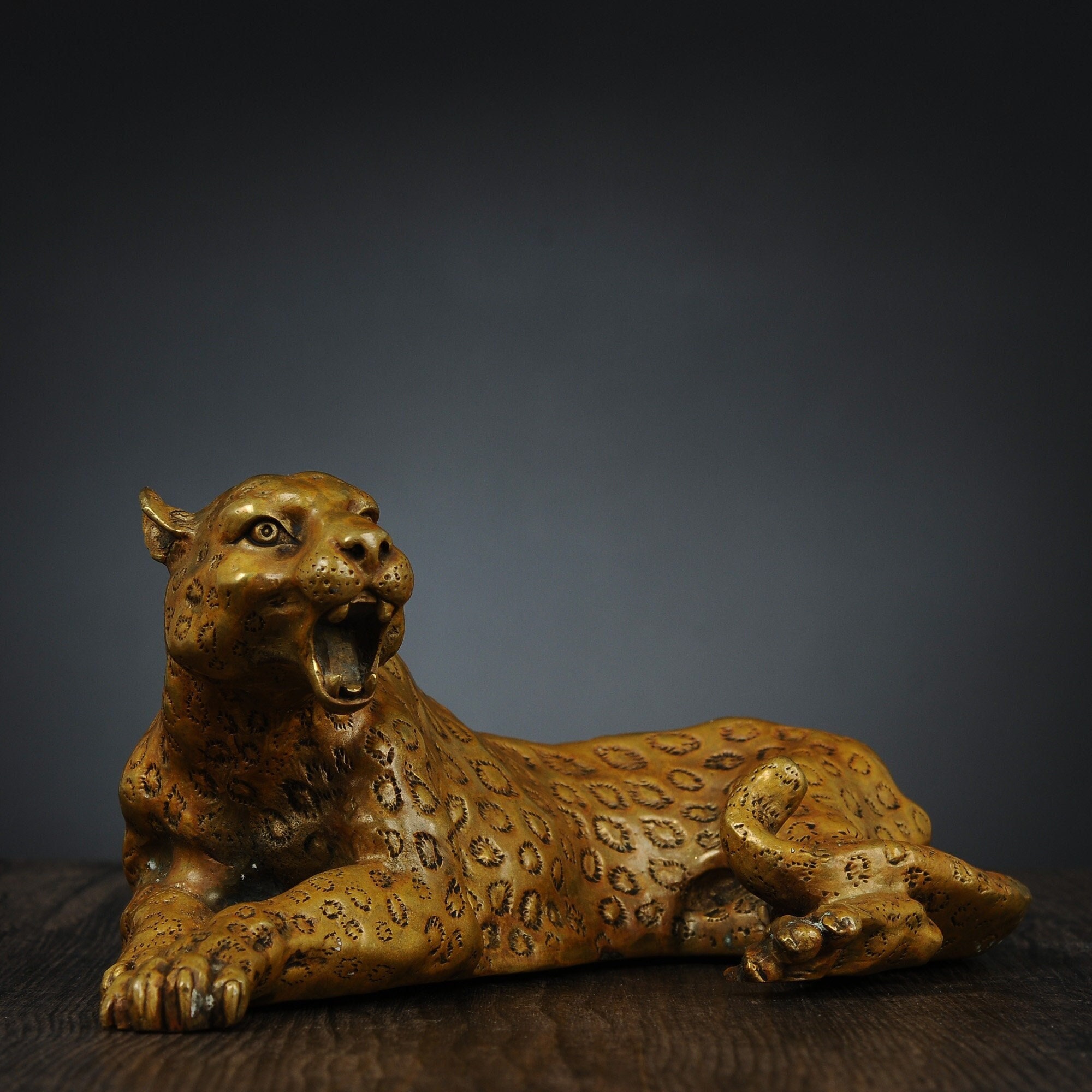 Cheetah Statue China Maker - Modern Sculpture Artist