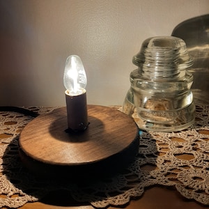 5 inch wide lamp for displaying power line glass Insulators and Jars