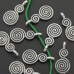 Zehn keltische Doppelspiralen Silberanhänger