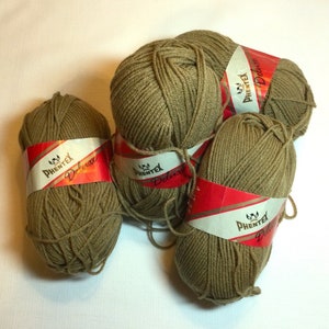 Vintage Mojave Phentex Deluxe Yarn Worsted Weight 11 Skeins Discontinued