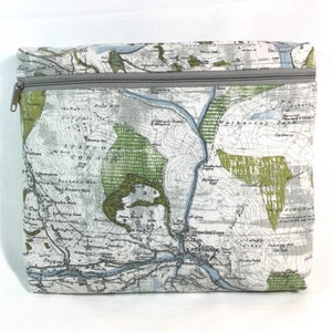 Korsstygnsprojektväska för sömnad, hantverk, resor, dragkedja, 30x28x3,7 cm, grå, grön, blå på vit, kartor, vattentät, kanvasfodrad