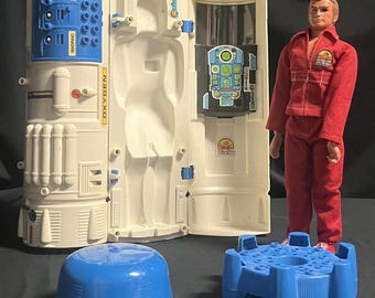 Vintage 1973 Bionic Transport and Repair Station w/ Six Million Dollar Man