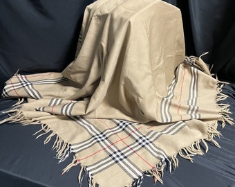 Large Burberry 100% Wool Classic Tan & Black 50"x52" Scarf Shawl Perfect