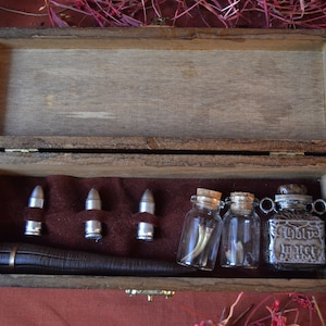 Cazavampiros caja de madera con colmillos de vampiro props alquimista horror gótico larp
