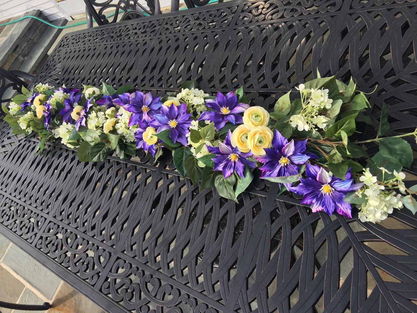 Clematis púrpura y guirnalda amarilla ranunculus pieza | Etsy