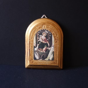 Dome with vintage icon of Our Lady of Pompeii (Naples) in Florentine style with gold leaf inlay and serigraphy on wood