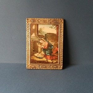 Sacred icon of the adoration of the child by Correggio in Florentine style with gilding, inlay, wood, gold leaf and crackle with antique effect