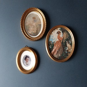 set of 3 oval frames, with silk-screen printing of Eros. tapestry with lady and woman's profile, vintage in Florence wood, gold, antique effect crackle