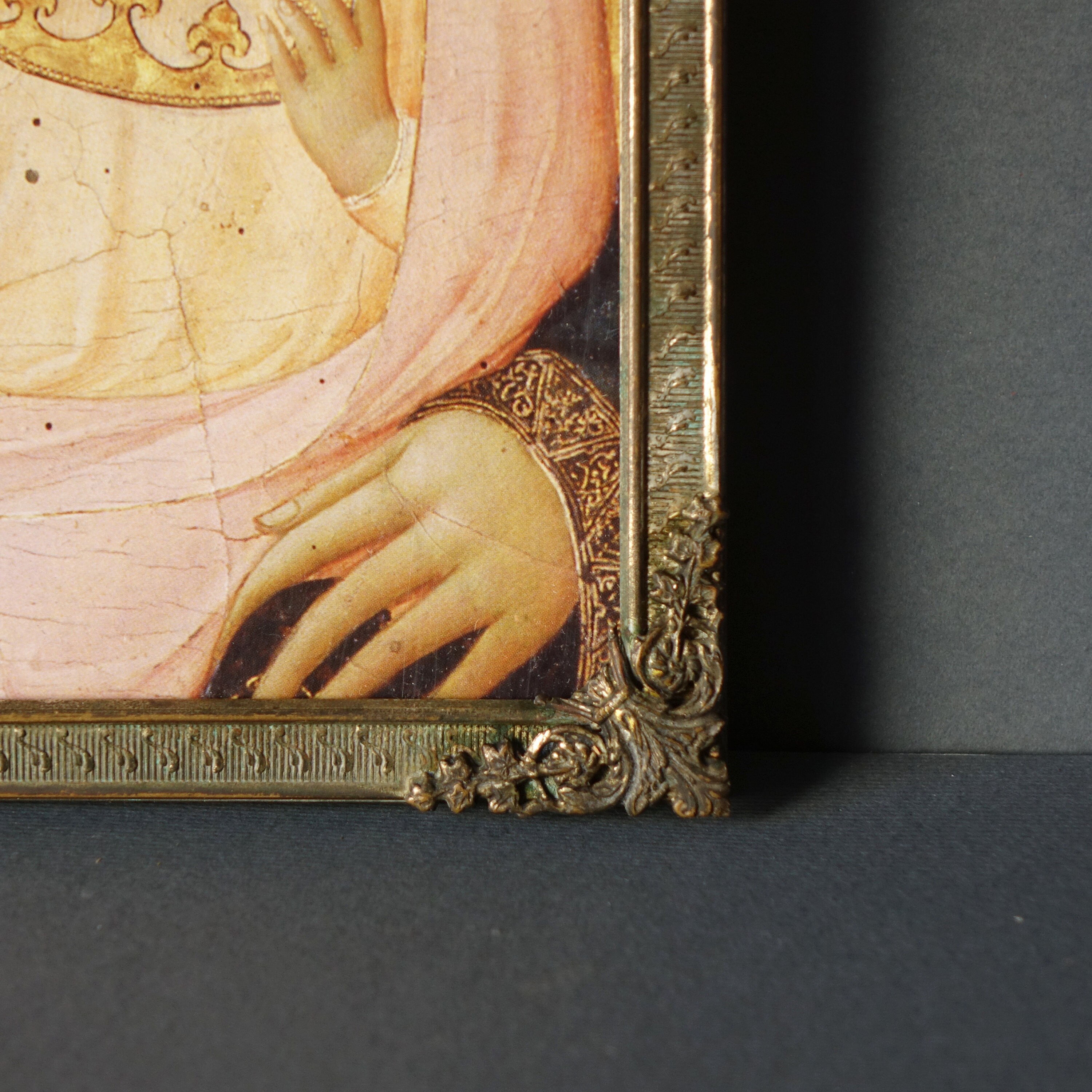 ミリカリ ヨーロッパヴィンテージ 聖母子　刺繍入り　木製フレーム Vintage Frame With Print of the Madonna With Child, the