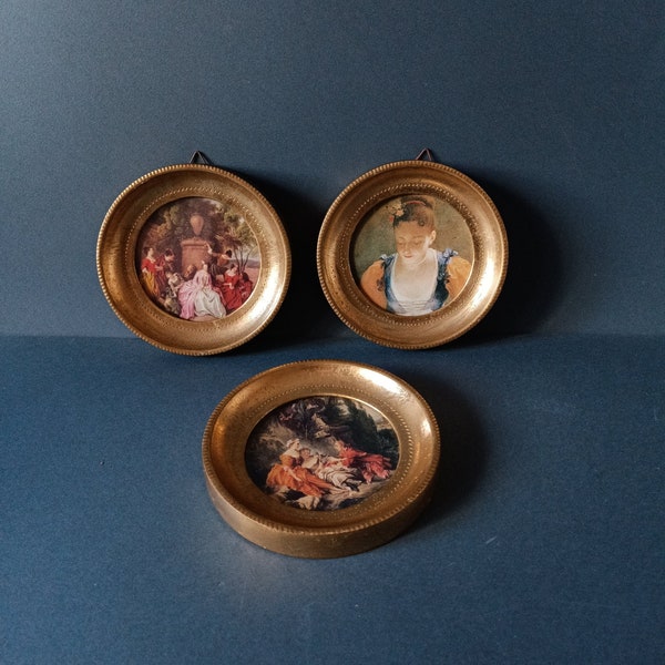 Ensemble de 3 cadres ovales vintage en bois de Florence fond doré et effet antique Craquelé et sérigraphie de demoiselles d'honneur des années 1800
