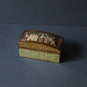 Scrigno portagioie vintage fiorentino in legno con stampa della primavera di Botticelli con foglia oro e Craquelle effetto antico