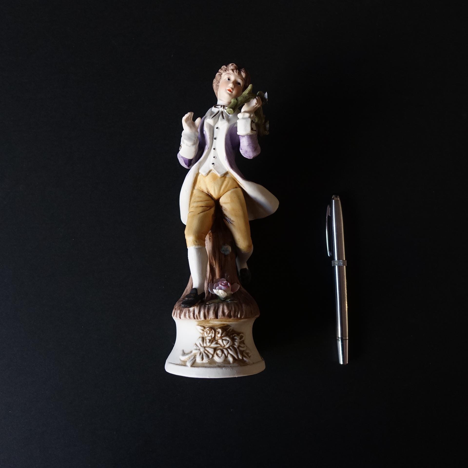 手描きのカポディモンテ磁器の置物 – 花を持つ紳士 - Etsy 日本