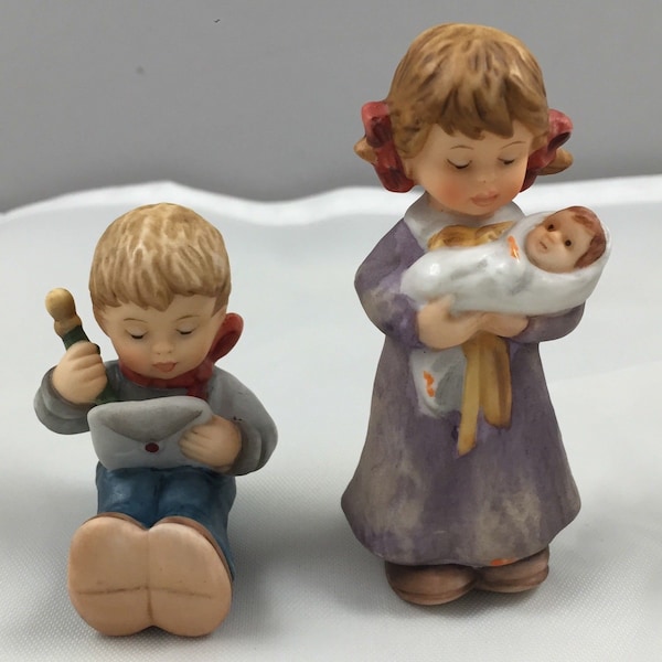 Boy Girl Figurine Set of 2 A North Pole Address & Lullaby For Dolly 620 1999 Goebel Berta Hummel Gift Collection Brand New Old Store Stock