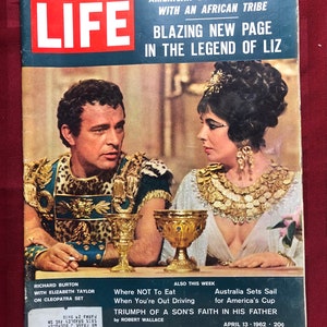 13 april 1962 Life Magazine Richard Burton Elizabeth Taylor Cleopatra-omslag, inclusief postgranenmantel uit 1962 en Maris Baseball-kaarten