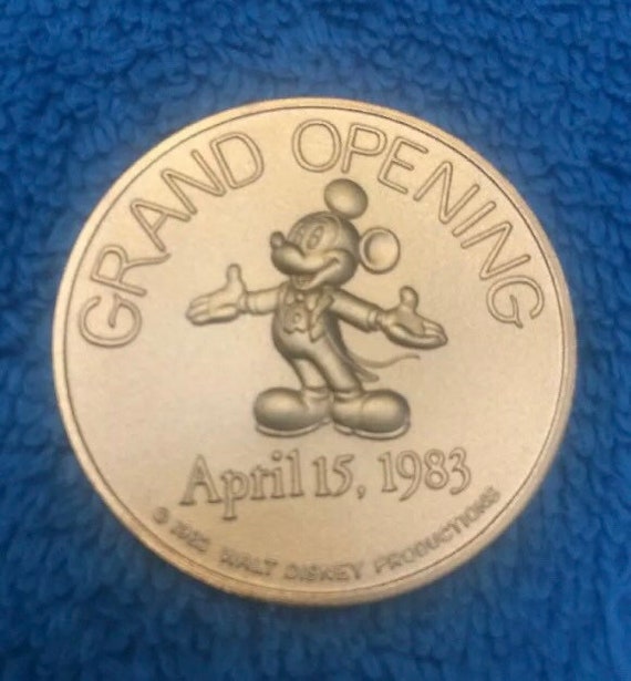 Tokyo Disneyland　レアオールドミッキー　全長55mm　希少 Tokyo Disneyland Opening Day April 15, 1983 Mickey Mouse Bronze