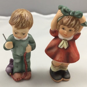 Boy Girl Figurine Set Stringing Cranberries & The Finishing Touch 626 1999 Goebel Berta Hummel Gift Collection Brand New Old Store Stock