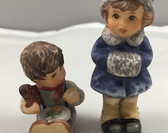 Boy Girl Figurine Set of 2 Christmas Treats & Snug and Warm 625 1999 Goebel Berta Hummel Gift Collection Brand New Old Store Stock