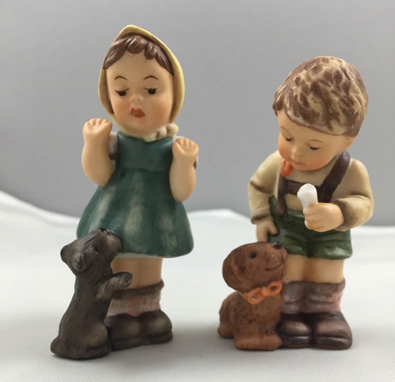 Berta Hummel Figurine Set Christmas Treat For Puppy /& A Puppy For Christmas 628