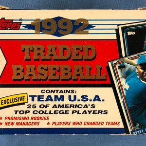 Zestaw Topps Traded Baseball Factory z 1992 r., 132 karty, w tym 25 kart Team USA, świetny pomysł na prezent