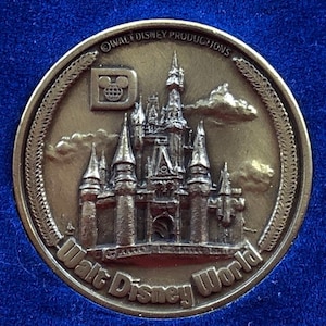 Walt Disney World Cenicienta's Castle Bronce Recuerdo Token Main St USA Liberty Square Vintage Original Auténtico Token ET698