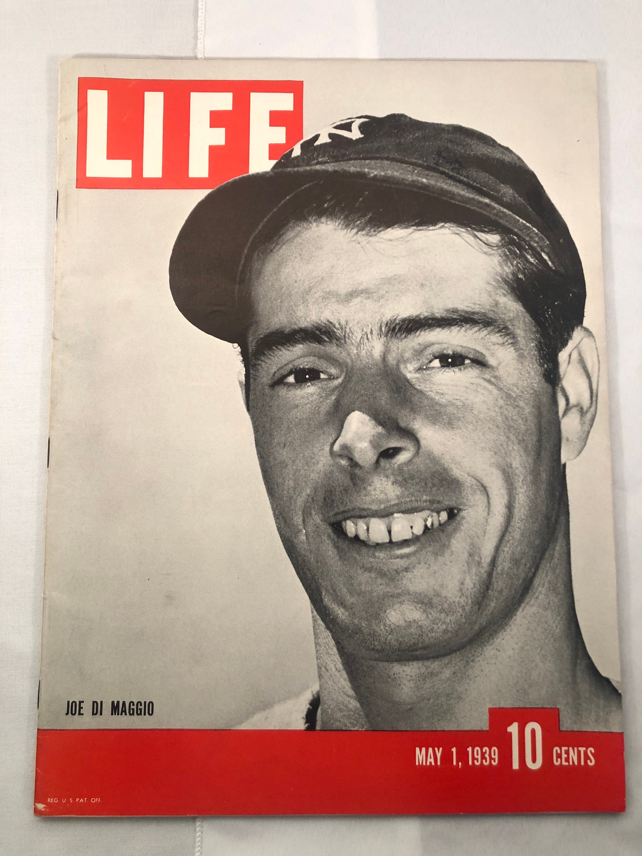洋書 LIFE Magazine May 1 1939 Joe DiMaggio May 1 1939 Life Magazine NY Yankees Joe Di Maggio on Cover Vintage