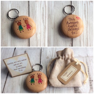 Fantastico portachiavi / fascino della zia ... Questa zia appartiene a, regalo per zia, zia, regalo personalizzato, regalo zia