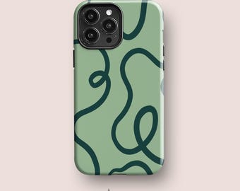 Può includere: Una custodia per smartphone color verde salvia con un motivo a linee continue verde bosco scuro che si intrecciano e si curvano sulla superficie. La custodia presenta un modulo fotocamera nero con tre lenti circolari e il testo Acaso. sotto.