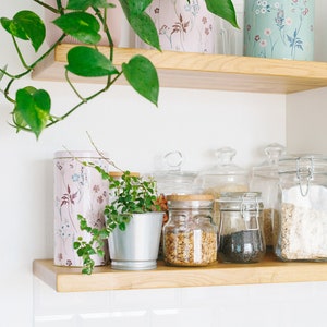 Estantes flotantes de madera modernos, estantes flotantes de tamaño personalizado con soportes, estante flotante montado en la pared para cocina y baño imagen 2