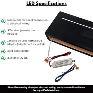 K&ouml;nnte beinhalten: Schwarze LED-Leuchte aus Holz mit einem wei&szlig;en Lichtstreifen. Das Bild enth&auml;lt den LED-Treiber, die Verkabelung und die Spezifikationen: kompatibel mit Direktverdrahtung, LED-Treiber enthalten, Steckeradapter-Option, 3000K Lichtfarbe und 12V DC LED-Streifen.