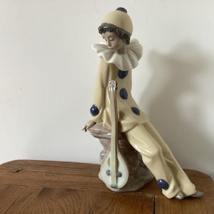 Lladro Nao Clown (wandering Minstrel Boy)with Mandolin.