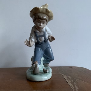 Rare Lladro NAO boy with birds on toe