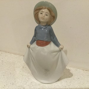 Lladro Nao Girl holding up skirt Curtsing..