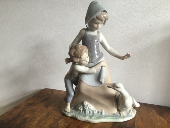 Lladro Figurine Boy and Girl Avoiding Goose,number 5033. Retired
