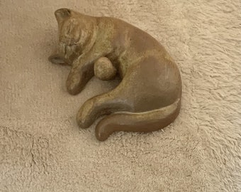 Gillian Tregunna North Tawton grand chat endormi en poterie vintage