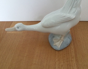 Lladro Nao Porcelain Goose Ceramic Figurine.