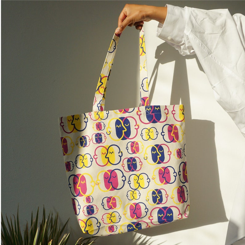 Tirage Pride en édition limitée Tote Bag fabriqué avec de la toile de coton biologique Sac fourre-tout de tous les jours avec poche intérieure Certifié Fairtrade image 6