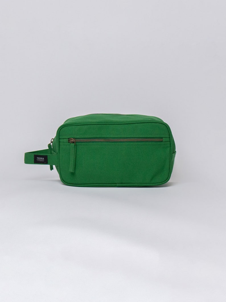 minimalist toiletry bag