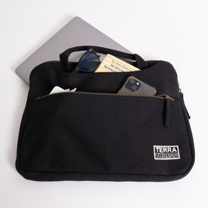 black laptop case with handle