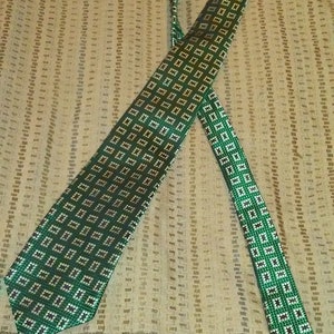 NORDSTROM GREEN TIE