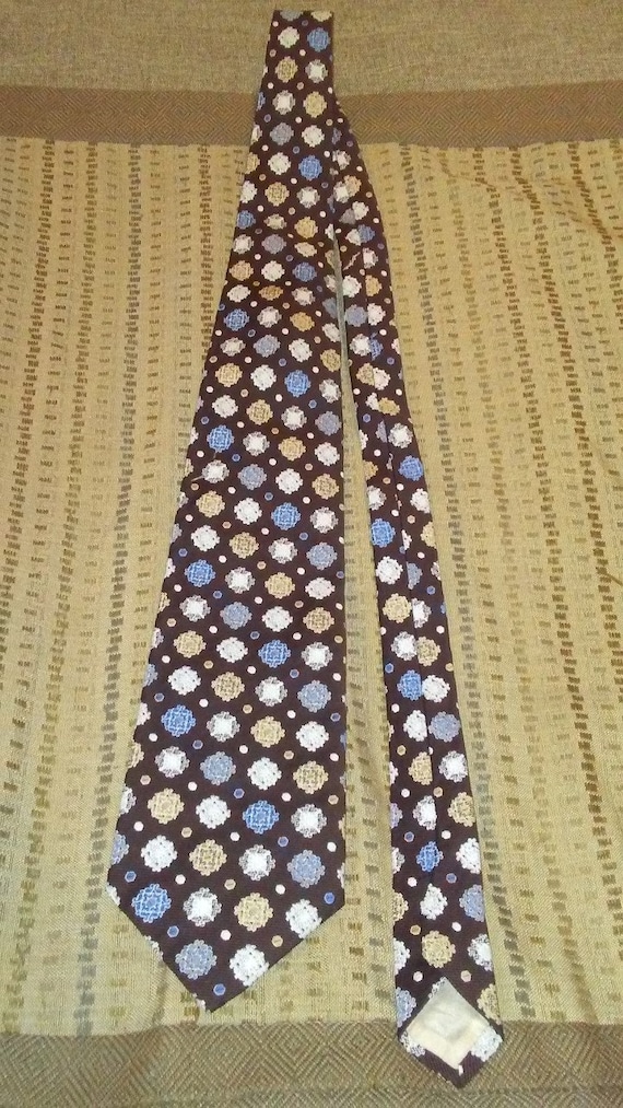 BROWN MULTICOLORED TIE