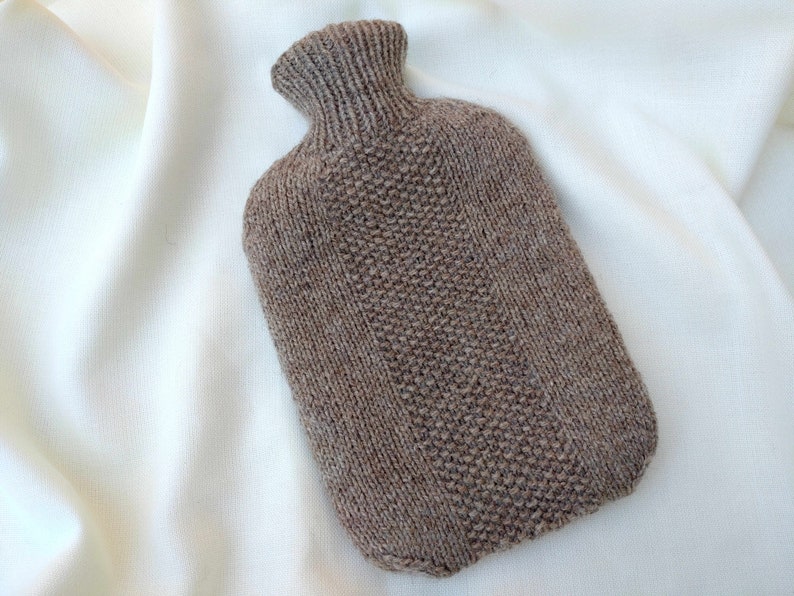 Wärmflasche mit Wollbezug aus natürlicher Schafswolle Merino, handgemacht in Deutschland, nachhaltige Geschenkidee für Frau und Mann