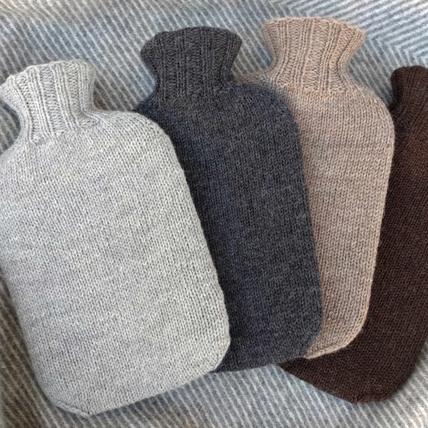 Gestrickter Wärmeflaschenbezug aus Merino Schafswolle, handgemacht in Deutschland, Geschenk gegen kalte Füße