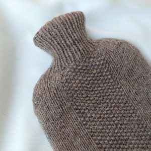 Wärmflasche mit Wollbezug aus natürlicher Schafswolle Merino, handgemacht in Deutschland, nachhaltige Geschenkidee für Frau und Mann