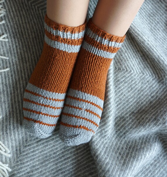 Gr. 3940 Haussocken gestrickt, Hausschuhe, Gestrickte Socken, Geschenke für Sie, Stricksocken, Strümpfe gestrickt, Sommersocken, Einweihung Gr. 3940 Haussocken gestrickt, Hausschuhe, Gestrickte Socken, Geschenke für Sie, Stricksocken, Strümpfe gestrickt, Sommersocken, Einweihung