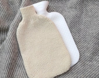 Hot water bottle with wool cover, knitted with Merino sheep wool for cozy warmth, handmade in Germany (Design 1)
