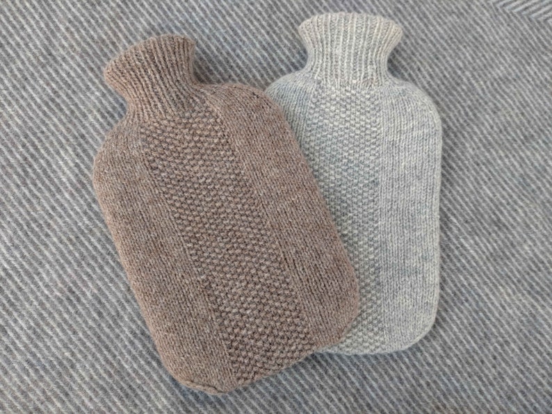 Wärmflasche mit Wollbezug aus natürlicher Schafswolle Merino, handgemacht in Deutschland, nachhaltige Geschenkidee für Frau und Mann