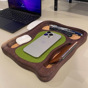 Regalo de golf para él: estación de acoplamiento y organizador de escritorio para teléfono, billetera y AirPods para hombres, papá, esposo y novio.