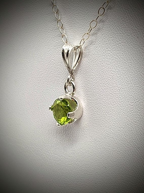 Collana con ciondolo a forma di cervo in argento sterling